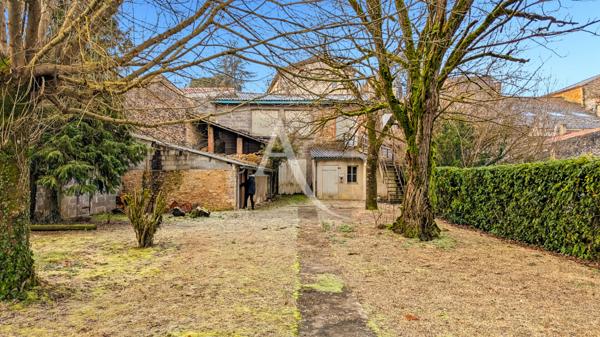 Ancien hôtel-restaurant, nombreuses possibilités de projet!