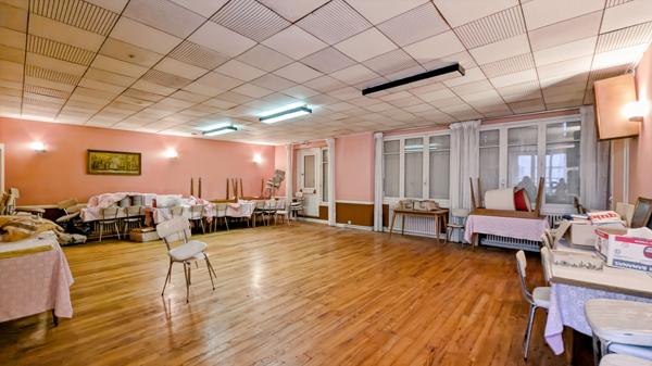 Ancien hôtel-restaurant, nombreuses possibilités de projet!