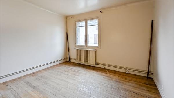 Ancien hôtel-restaurant, nombreuses possibilités de projet!