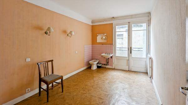 Ancien hôtel-restaurant, nombreuses possibilités de projet!