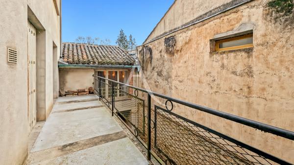 Ancien hôtel-restaurant, nombreuses possibilités de projet!