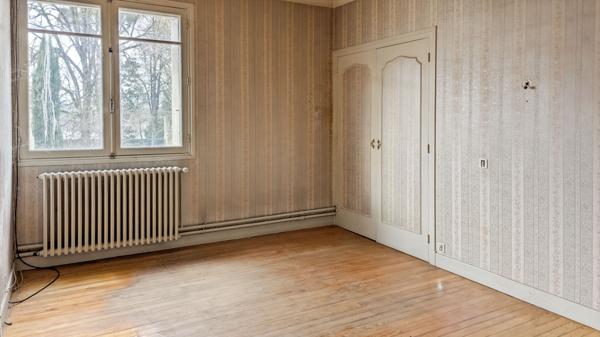 Ancien hôtel-restaurant, nombreuses possibilités de projet!