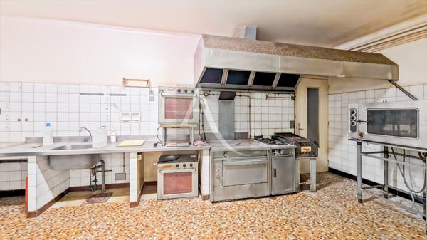 Ancien hôtel-restaurant, nombreuses possibilités de projet!