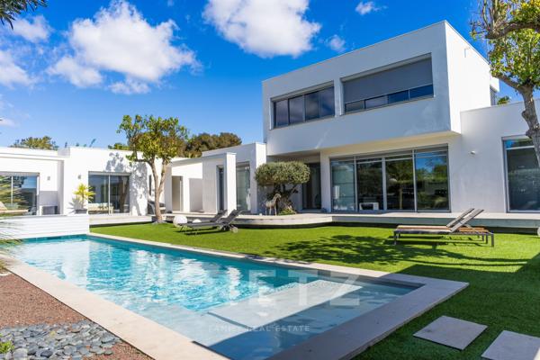 Prestigieuse villa d'architecte en bord de mer