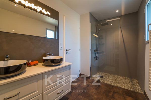 Villa contemporaine avec piscine Bali à débordement entre Agde et Béziers