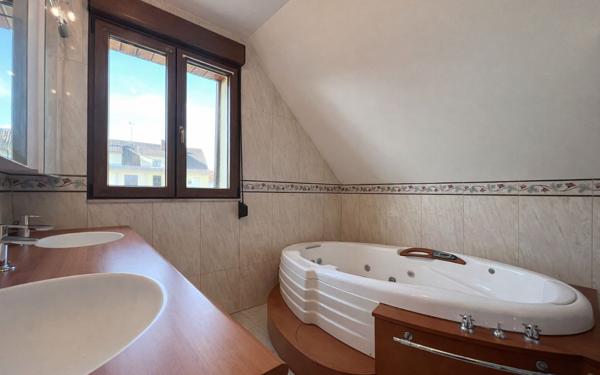 Maison à vendre    6 pièces • 180 m2 Ostwald