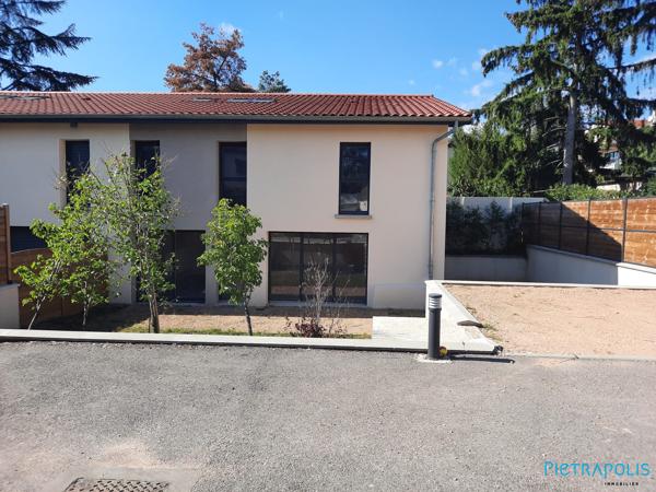 MAISON  sur   Crépieux récente avec jardin à  aménager