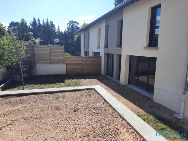 MAISON  sur   Crépieux récente avec jardin à  aménager