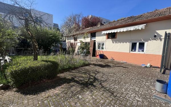 Immeuble à vendre    15 pièces • 286 m2 Ostwald