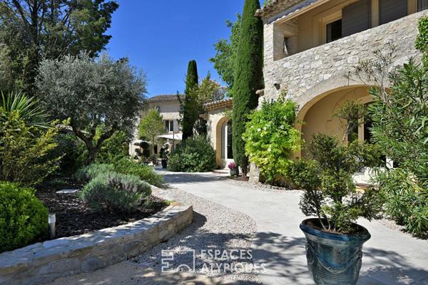 A l’abri des regards, Mas avec jardin et piscine