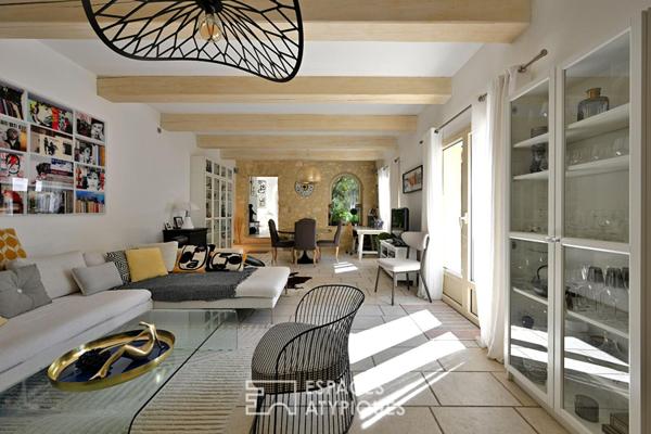 A l’abri des regards, Mas avec jardin et piscine