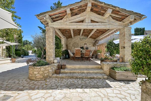 A l’abri des regards, Mas avec jardin et piscine
