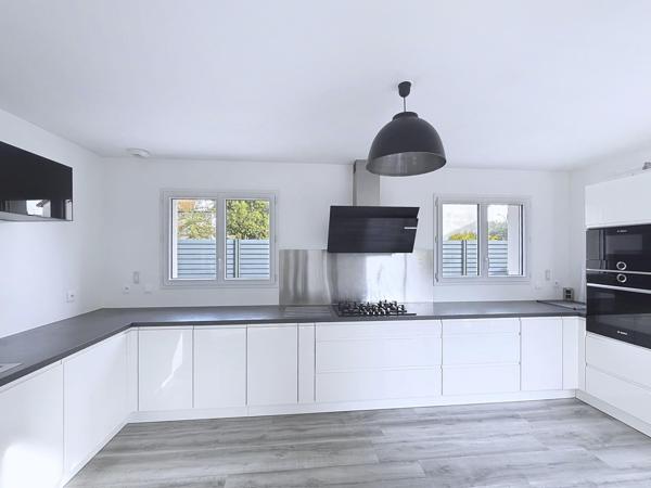 MAISON de 2017 à 15' de la gare RER/SNCF