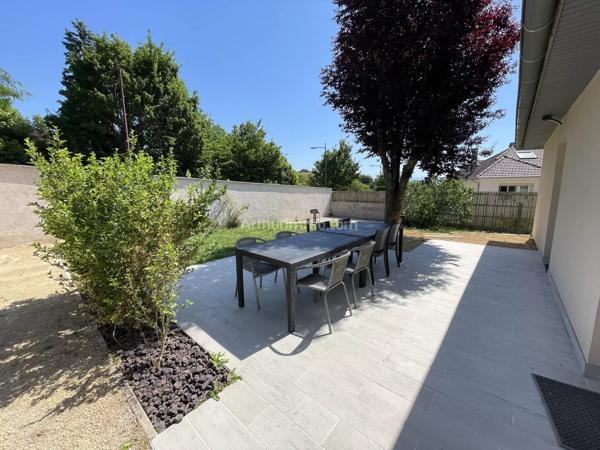 Vente                                                      Maison
                        
                     5 pièces                      126 m2                     à Morestel