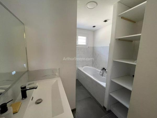 Vente                                                      Maison
                        
                     5 pièces                      126 m2                     à Morestel
