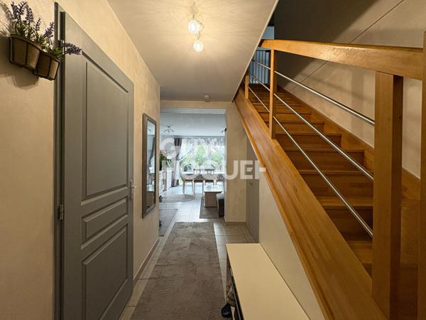 Maison lumineuse de 2019 avec jardin et garage, proche écoles et commerces