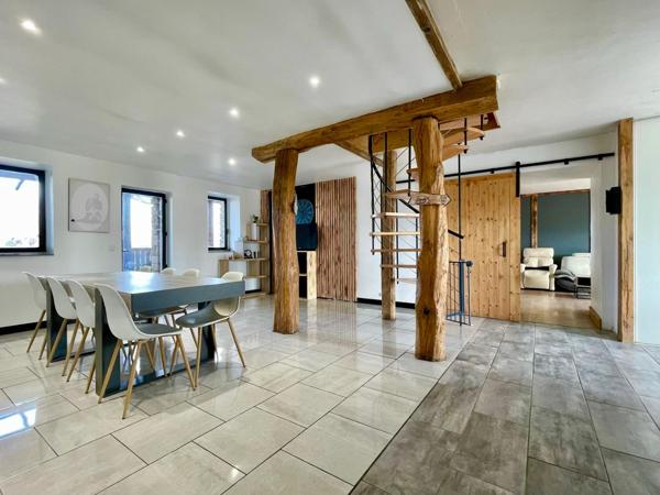 Maison en pierres de 157 m2 avec 2,6 ha de terrain à Courlaoux