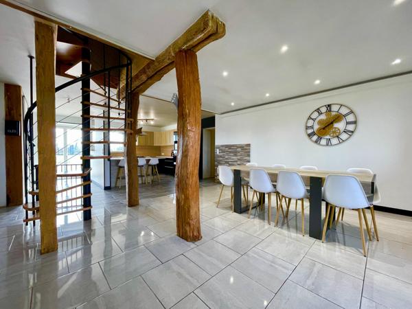 Maison en pierres de 157 m2 avec 2,6 ha de terrain à Courlaoux