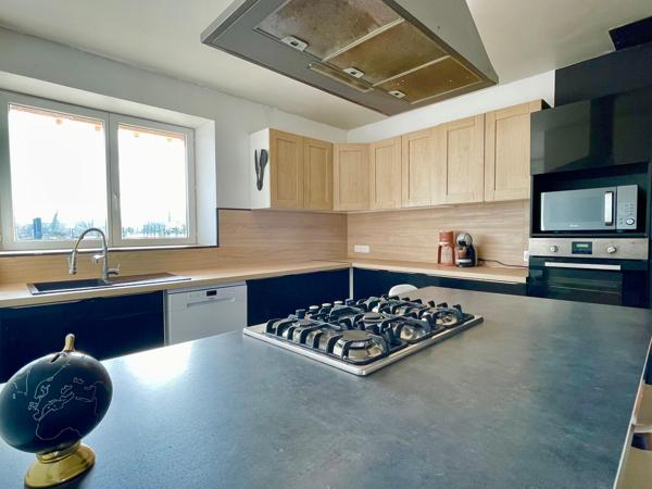 Maison en pierres de 157 m2 avec 2,6 ha de terrain à Courlaoux