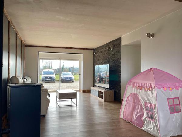 Maison en pierres de 157 m2 avec 2,6 ha de terrain à Courlaoux