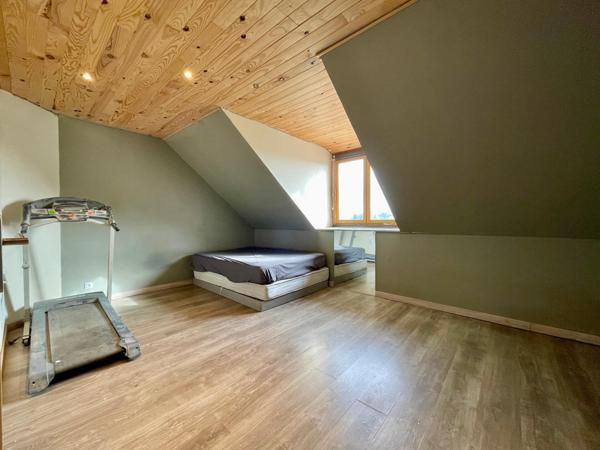 Maison en pierres de 157 m2 avec 2,6 ha de terrain à Courlaoux