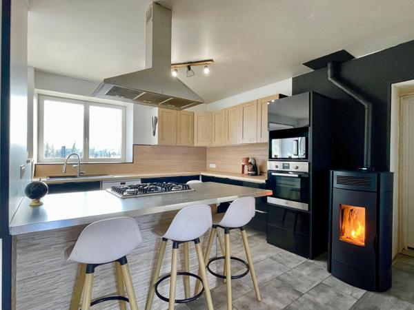 Maison en pierres de 157 m2 avec 2,6 ha de terrain à Courlaoux