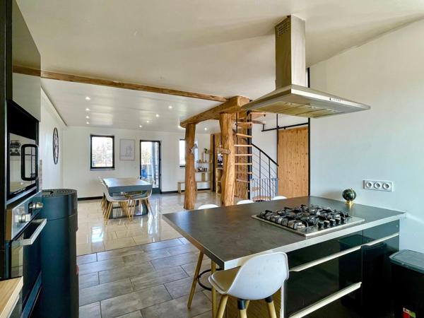 Maison en pierres de 157 m2 avec 2,6 ha de terrain à Courlaoux