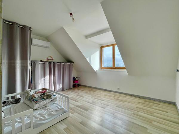 Maison en pierres de 157 m2 avec 2,6 ha de terrain à Courlaoux