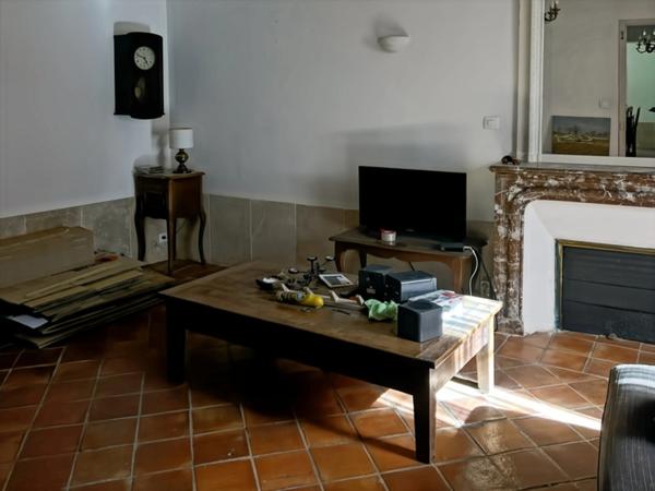 Maison de village en pierre de 260 m2, 10 chambres, SA TERRASSE PANORAMIQUE distribution des pièces sur 3 niveaux : volumes, charme, authenticité, confort et bien être  avec  possibilité  d'activité