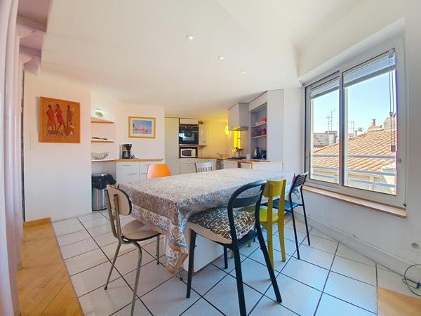 Duplex 4 chambres avec toit terrasse à 200m de la Cathédrale