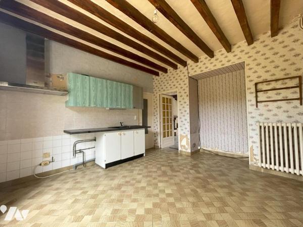 PROPRIETE de 150m² avec nombreuses DEPENDANCES sur environ 4ha de terres sur COURGAINS