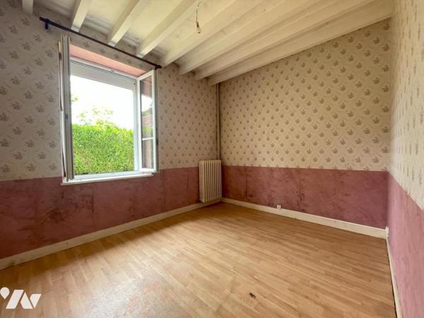 PROPRIETE de 150m² avec nombreuses DEPENDANCES sur environ 4ha de terres sur COURGAINS