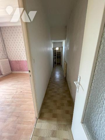 PROPRIETE de 150m² avec nombreuses DEPENDANCES sur environ 4ha de terres sur COURGAINS