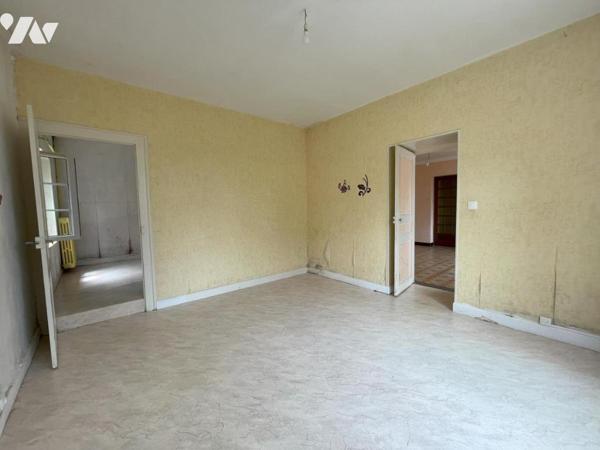 PROPRIETE de 150m² avec nombreuses DEPENDANCES sur environ 4ha de terres sur COURGAINS