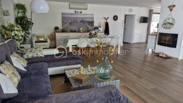 Quartier Clos-Chassaing, dans une impasse proche des commerces de proximité, cette magnifique construction de 2012 propose une grande pièce de vie de 52m2 + une cuisine équipée de 14m2, quatre chambres dont une chambre parentale avec dressing et salle d'eau, une deuxième salle d'eau, trois WC, deux garages, un carport pour une voiture, une terrasse de 35m2 et cerise sur la gâteau, un espace bien-être avec spa jacuzzi. Une seconde cuisine en inox se trouve à l'arrière d'un garage.
Chauffage par le sol via pompe à chaleur, climatisation Air/Air, volets roulants électriques, stores électriques, portail automatique, alarme, il ne manque rien...!
Une visite s'impose très vite...