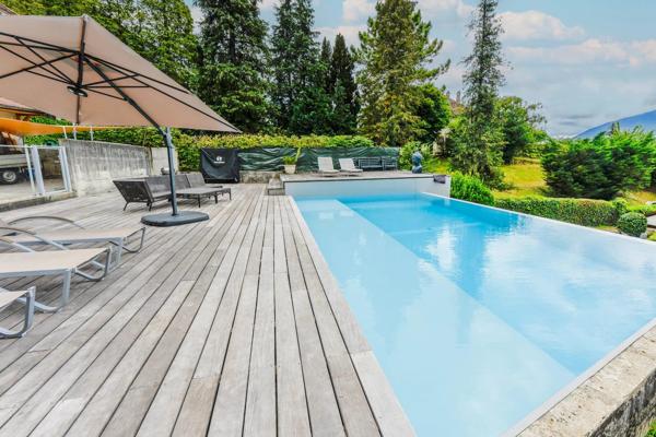 Appartement de Prestige à Veyrier-du-Lac – Vue Panoramique Unique sur le Lac d’Annecy