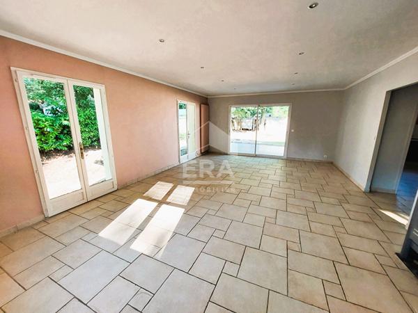 MAISON DE PLAIN-PIED - ENVIRONNEMENT calme et arboré - avec en BONUS une DEPENDANCE à aménager