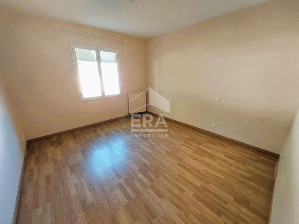 MAISON DE PLAIN-PIED - ENVIRONNEMENT calme et arboré - avec en BONUS une DEPENDANCE à aménager