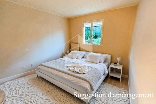 MAISON DE PLAIN-PIED - ENVIRONNEMENT calme et arboré - avec en BONUS une DEPENDANCE à aménager