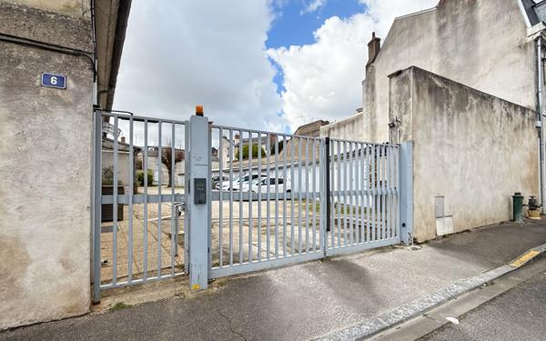 Stationnement à louer    13 m2 Orléans