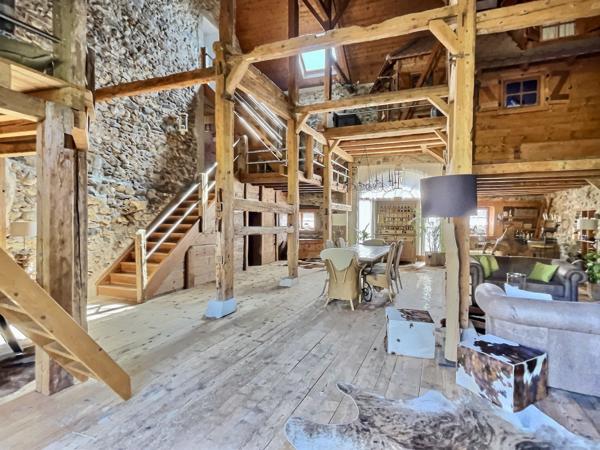 Divonne-les-Bains (01220) Corps de ferme - Prestige, jardin et piscine