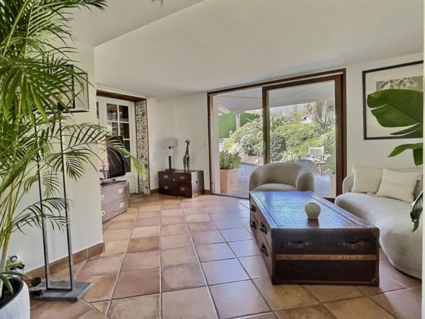 Divonne-les-Bains (01220) Corps de ferme - Prestige, jardin et piscine