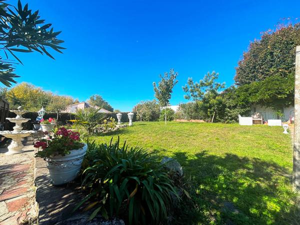 Maison familiale à Coëx (164 m²) avec logement locatif indépendant