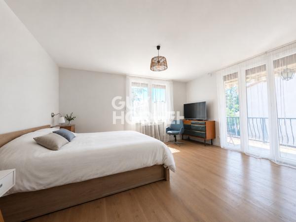 MAISON À VENDRE DE 8 PIÈCES DE 194,00 M²
