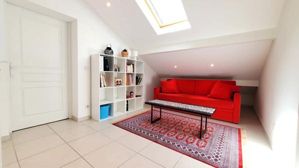 Grande maison au calme, bout d'impasse, grand terrain !