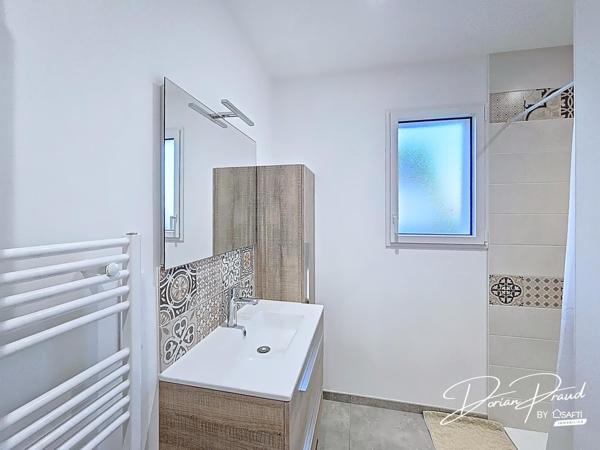 Maison neuve composée de deux chambres