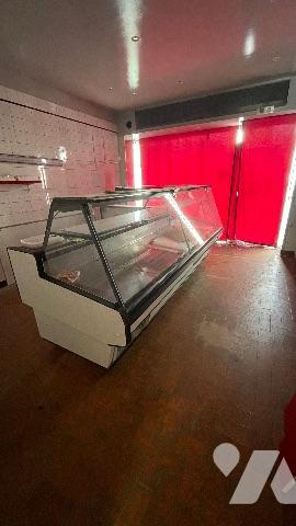 JANVILLE EN BEAUCE Local commercial avec appartement et grande cour