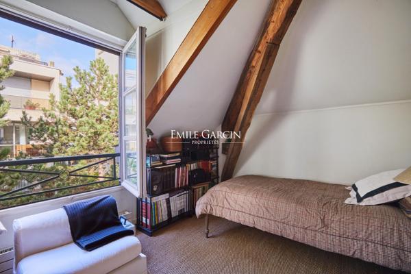 À vendre - Appartement de caractère - Neuilly Sur Seine - dernier étage - Parking