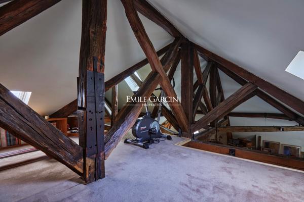 À vendre - Appartement de caractère - Neuilly Sur Seine - dernier étage - Parking