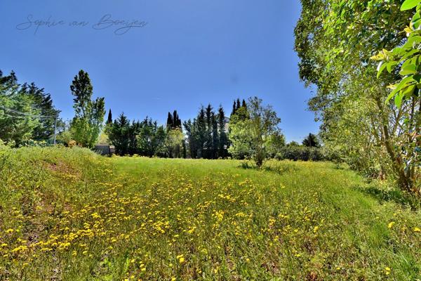 Terrain de 1 423 m² à viabiliser à EGUILLES (13)